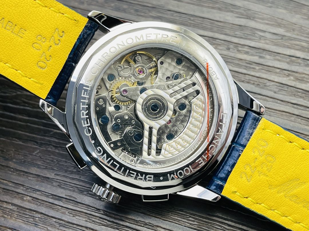 6-604.jpg Breitling Navitimer Super Clone Watch | Premium Luxury Replica 1124082177 - top view