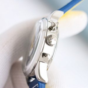 Breitling Navitimer Super Clone Watch | Premium Luxury Replica Timepiece 1054885878 - macro shot