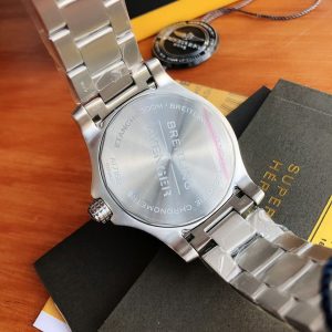 Breitling Avenger Super Clone Watch | Premium AAA Replica with COD 1118561707 - macro shot